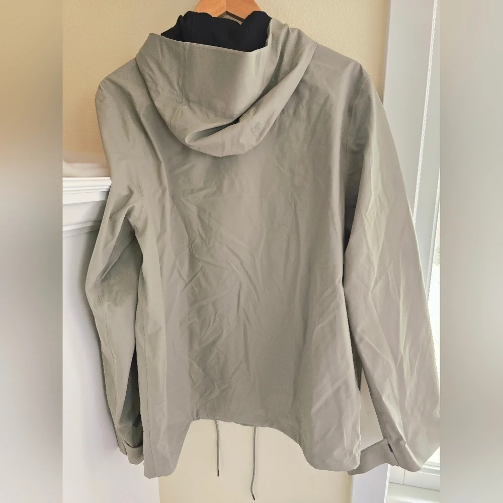 NWT! RAINS, UNISEX, Suva Hardshell Cargo Jacket, Drift, Size Medium, MSRP $285 - Picture 3 of 16